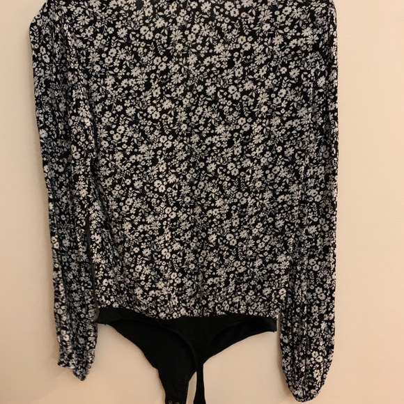Abercrombie & Fitch Black and White Floral Bodysuit - Picture 3 of 3
